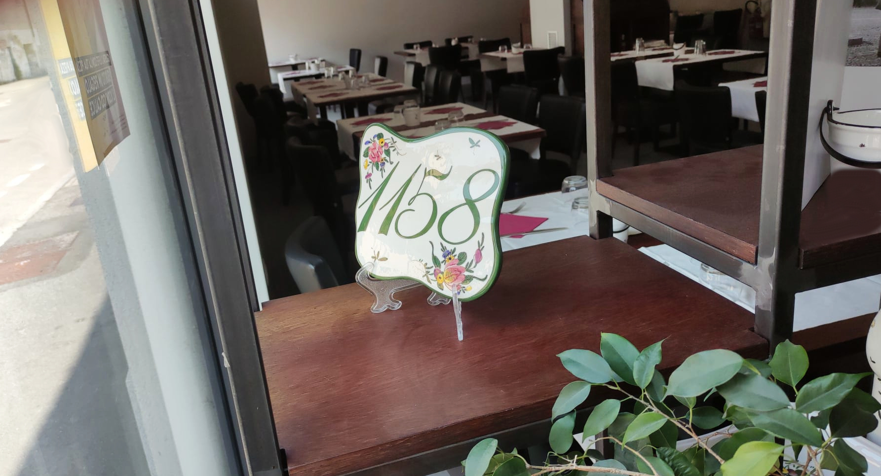 Interno della pizzeria 1158